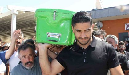 Taha Akgül dedesini son yolculuğuna uğurladı