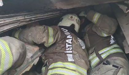 Fatih’te enkazdan kurtarma anları kamerada