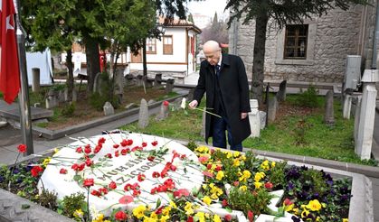 Bahçeli’den Yazıcıoğlu’nun kabrine 17. yıl ziyareti