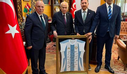 Bahçeli’ye Erzurumspor forması takdim edildi