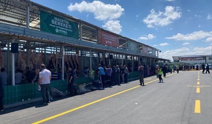 Pursaklar’da kurban kesim alanında bayram yoğunluğu