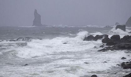 Dolphin Tayfunu Japonya’yı vurdu, Çin alarma geçti