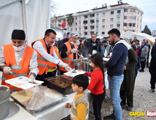 Altındağ Belediyesi'nden depremzedelere iftar yemeği