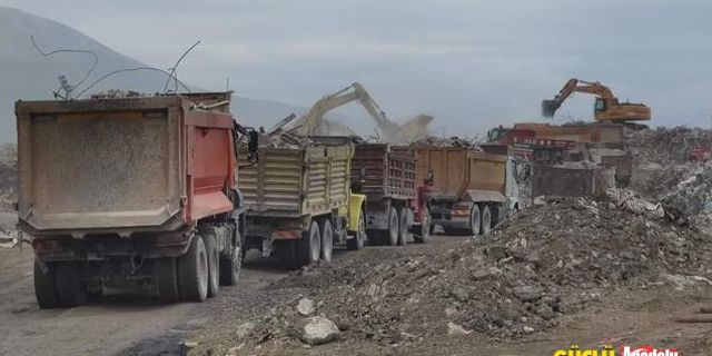 Mamak Belediyesi Hatay'da enkaz kaldırıyor