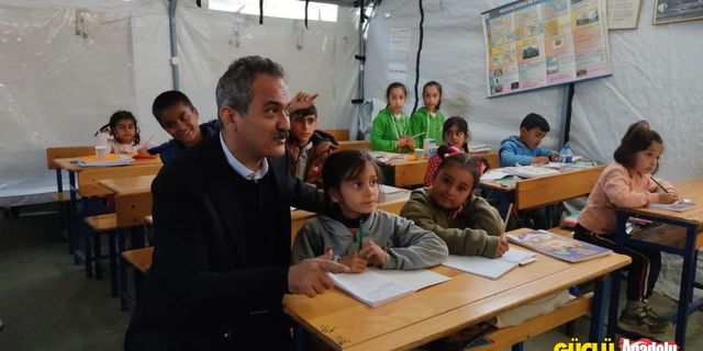 Deprem bölgelerinde okullar ne zaman açılacak? Bakan Özer açıkladı!