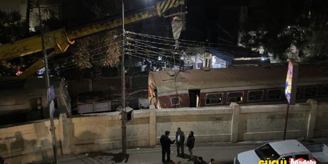 Mısır'da tren kazası sonucunda 4 kişi hayatını kaybetti