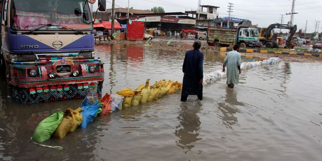 Pakistan'da şiddetli yağışların ardından sel felaketi!