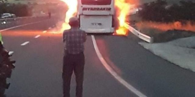 Elazığ'da yolcu otobüsü kül oldu