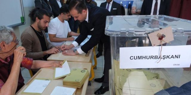 İYİ Parti Sözcüsü Kürşad Zorlu Ankara’da oyunu kullandı