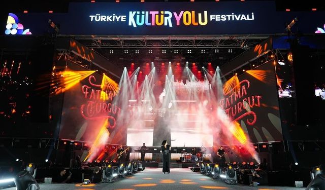 Adanalılar Fatma Turgut konseri ile coştu!