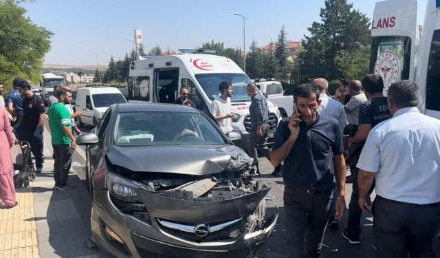 Polatlı'da yakınının cenazesine giderken kaza yaptılar