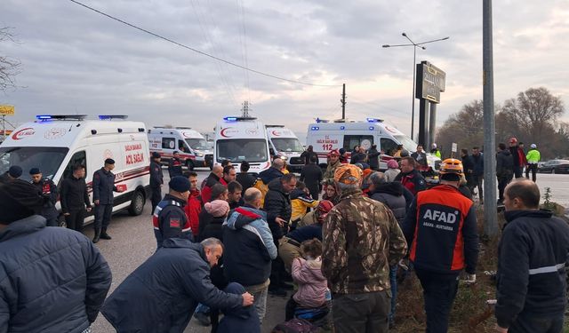 Balıkesir'de okul servisi ile tır çarpıştı: 8 öğrencinin durumu ağır!