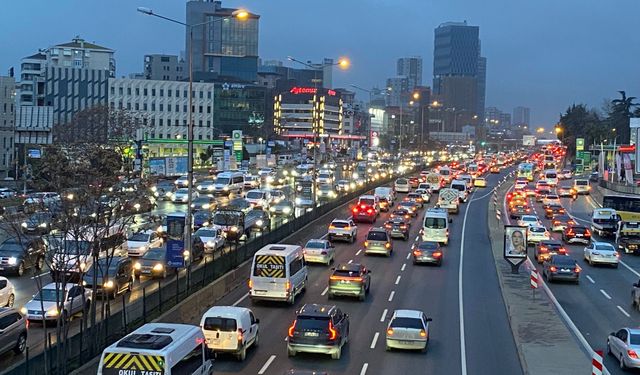 İstanbul'da trafik yoğunluğu giderek artıyor!