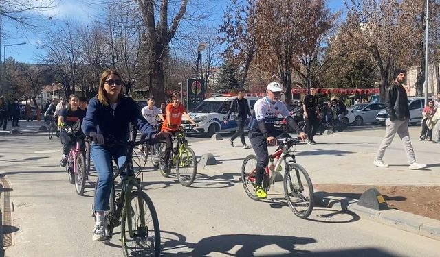 Çankırı'da kadınlar 8 Mart'ı pedal çevirerek kutladı