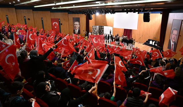Altındağlı gençlerden İstiklal Marşı anması