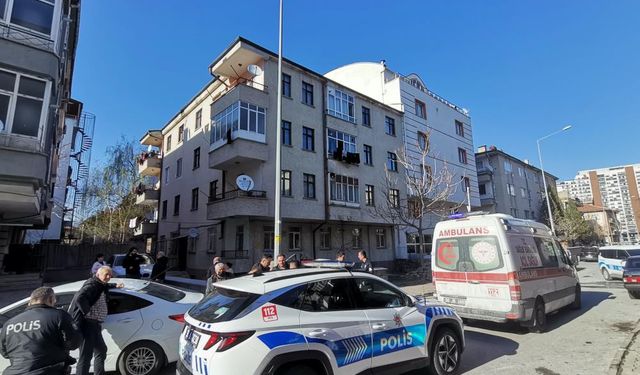 Cinnet geçiren kız annesini katletti!