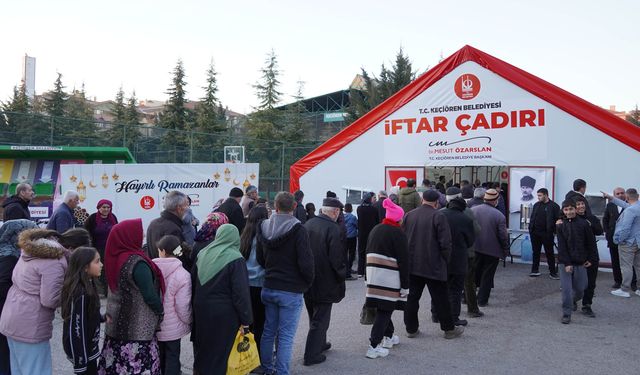 Keçiören Belediyesi’nden 11 noktada 200 bin kişiye iftar sofrası!
