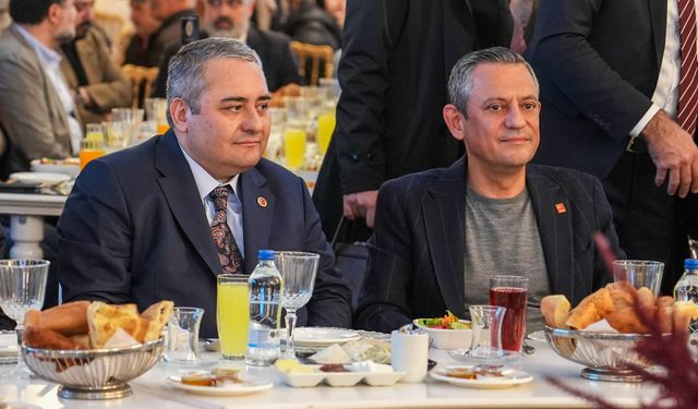 Özgür Özel, Keçiören’de Erzurum dernekleriyle iftar yaptı