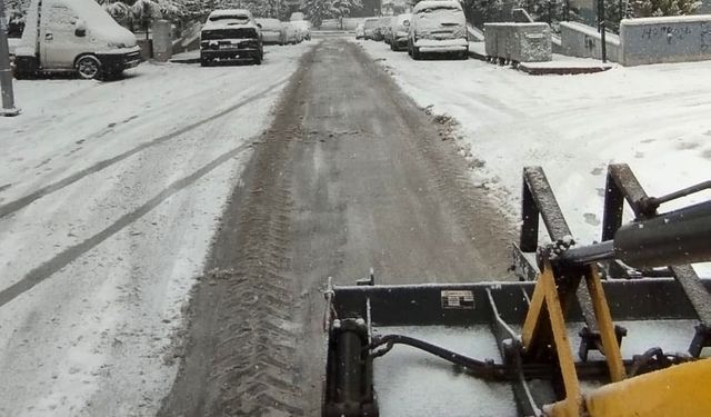 Yenimahalle Belediyesi, karla mücadelede yoğun mesai harcadı!