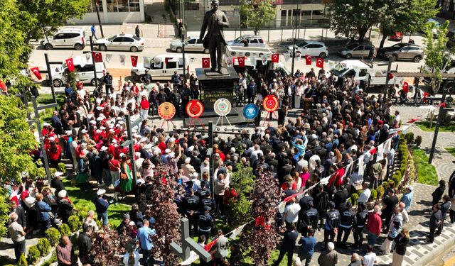 Etimesgut’ta 19 Mayıs coşkusu Cumhuriyet Meydanı’nda