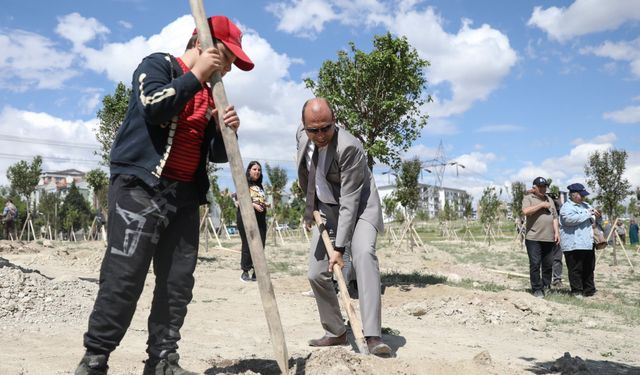 TEMAD Hatıra Ormanı’na engelsiz fidanlar dikildi