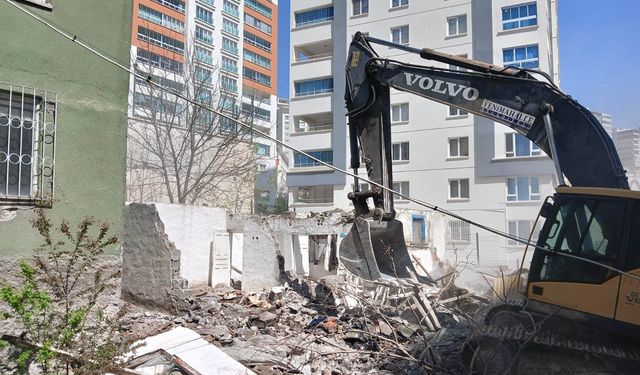 Yenimahalle Belediyesi 6 metruk yapıyı yıktı