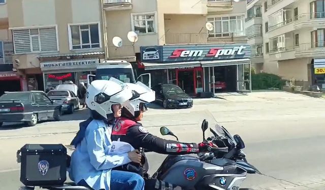 Mamak'ta sınava geç kalan öğrenciye "Yunuslar" yetişti