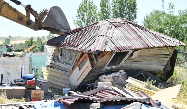 Mamak Belediyesi İmrahor’da Kaçak Yapıları Yıktı