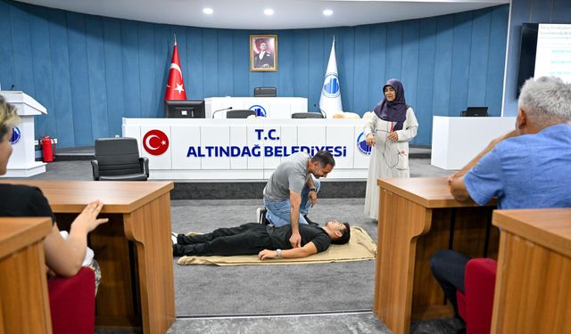 Altındağ Belediyesi personeline ilk yardım eğitimi