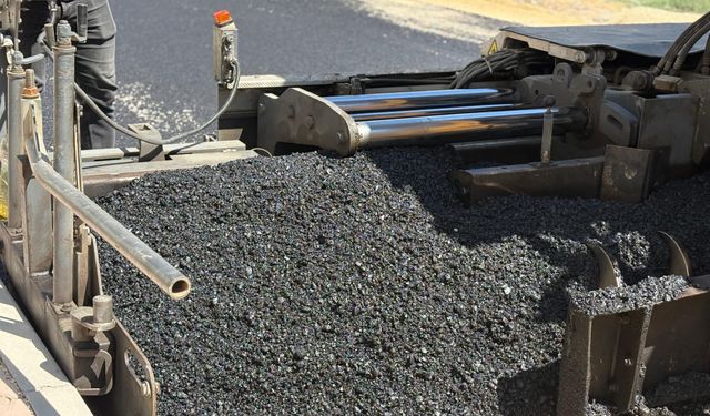 Yenikent’te sıcak asfalt serimi tamamlandı