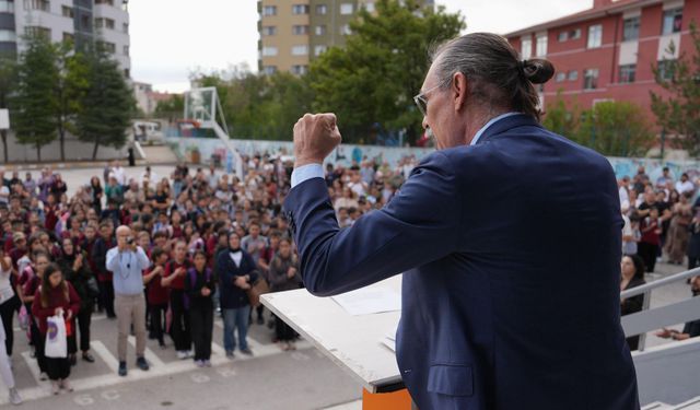 Başkan Beşikcioğlu’ndan öğrencilere moral