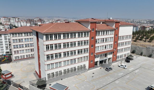 Etimesgut’ta okullara büyük tadilat desteği