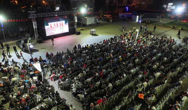 Sincan’da EuroBasket 2025 finali coşkusu bayraklarla yaşandı