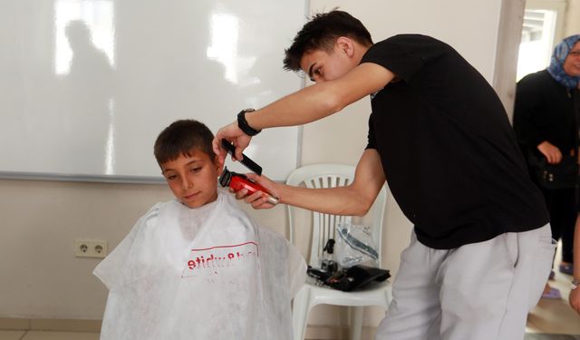 Yenimahalle Belediyesi’nden çocuklara ücretsiz saç kesimi