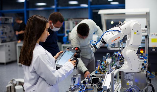 Online programla 70 bin öğrenciye uzay eğitimi verildi