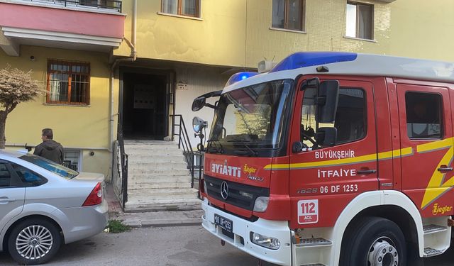 Keçiören’de 4 katlı binada korkutan yangın