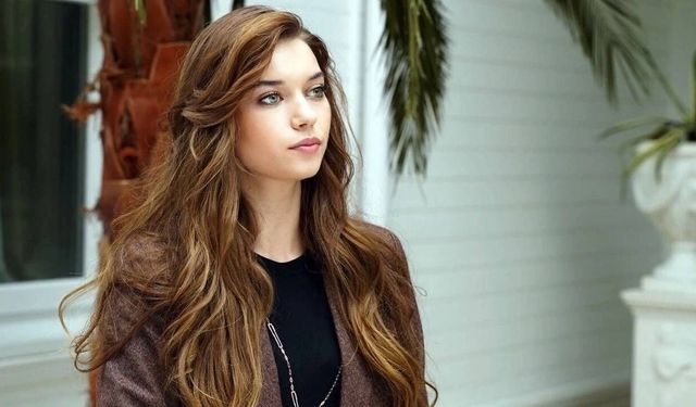 Afra Saraçoğlu havalimanında gözaltına alındı