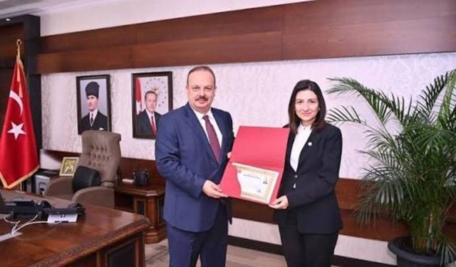 Merve Ayık Enez’in ilk kadın kaymakamı olarak göreve başladı