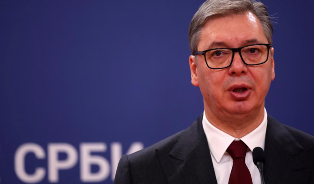 Basket maçında Vucic’e savaş dönemi protestosu