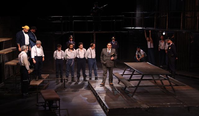 Esaretin Bedeli Çankaya’da sahnelendi: Salon doldu taştı