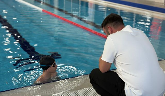Yenikent Havuzunda Sincan’da yüzme finali