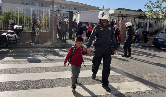Keçiören zabıtası okul önlerinde güvenliği artırdı