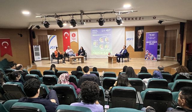 Keçiören’de “AI4YOUTH” zirvesi büyük ilgi gördü