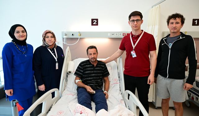 Antalya’da göz içine saplanan metal parça ameliyatla çıkarıldı