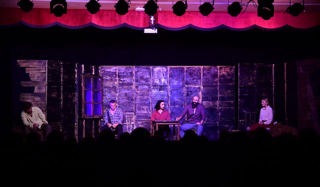 Osmangazi’de “Duvarların Ötesi” sahne aldı