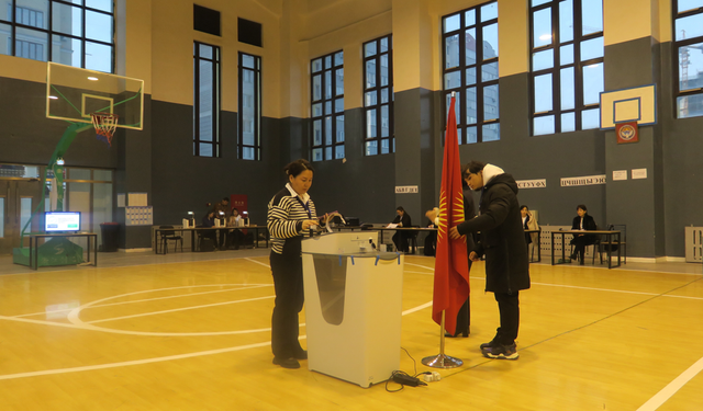 Kırgızistan seçimlerinde eski siyasetçiler öne çıktı