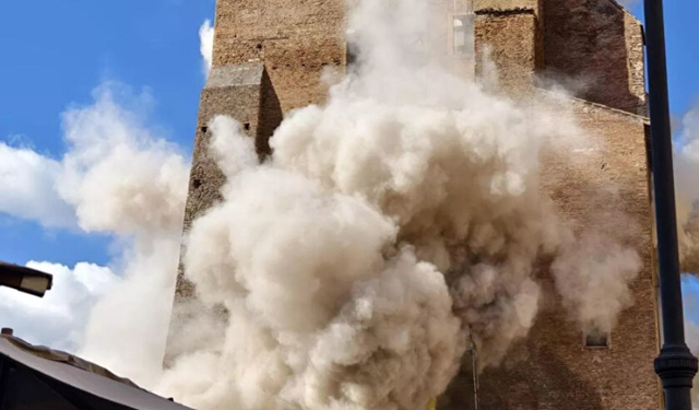 Roma’daki Torre dei Conti Kulesi’nde çökme: 4 işçi yaralandı