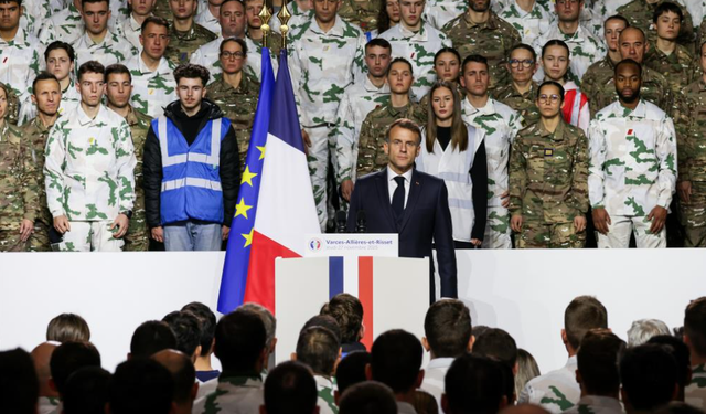 Macron’dan gençlere 10 aylık gönüllü askerlik programı