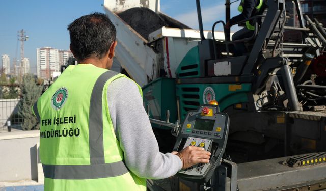 Etimesgut’ta KYK yurdu çevresine asfalt düzenlemesi