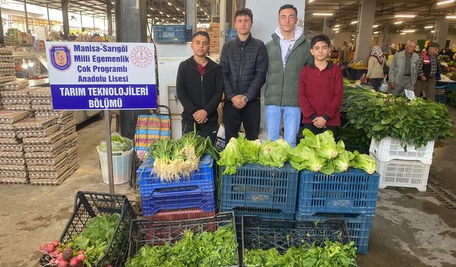 Manisa'da ğrenciler, hem üretiyor hem de pazarlıyor